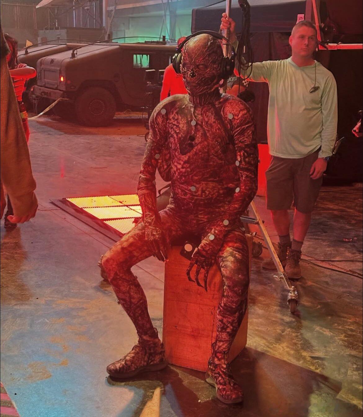 Vecna没有搞破坏的时候在干什么 ⬇️怪奇物语跨年电影愿