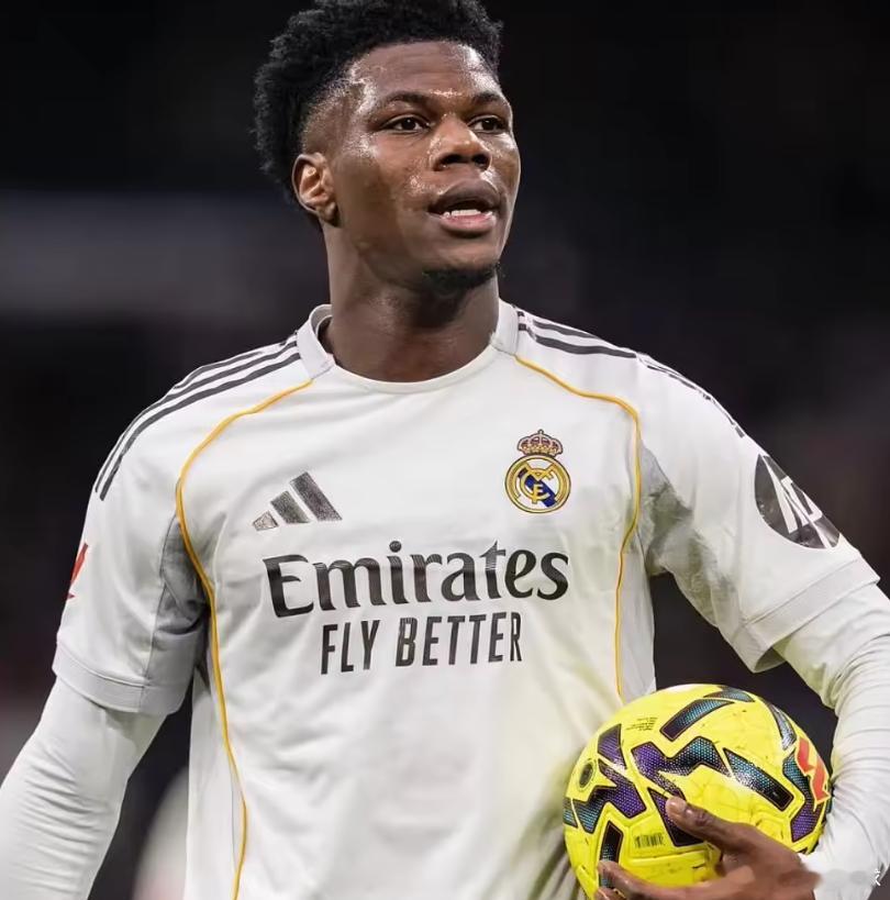 曼联瞄准大牌中场琼阿梅尼仍是皇马核心未离队迹象曼彻斯特联