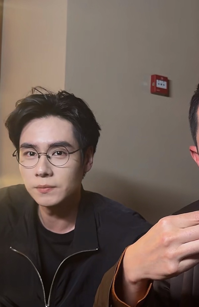 好帅的老公就这样突然出现在直播间根本没录到