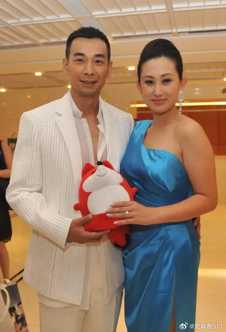 当年，梅艳芳癌症最晚期随时都可能离世，前男友赵文卓去医院想见她最后一面，梅艳芳用