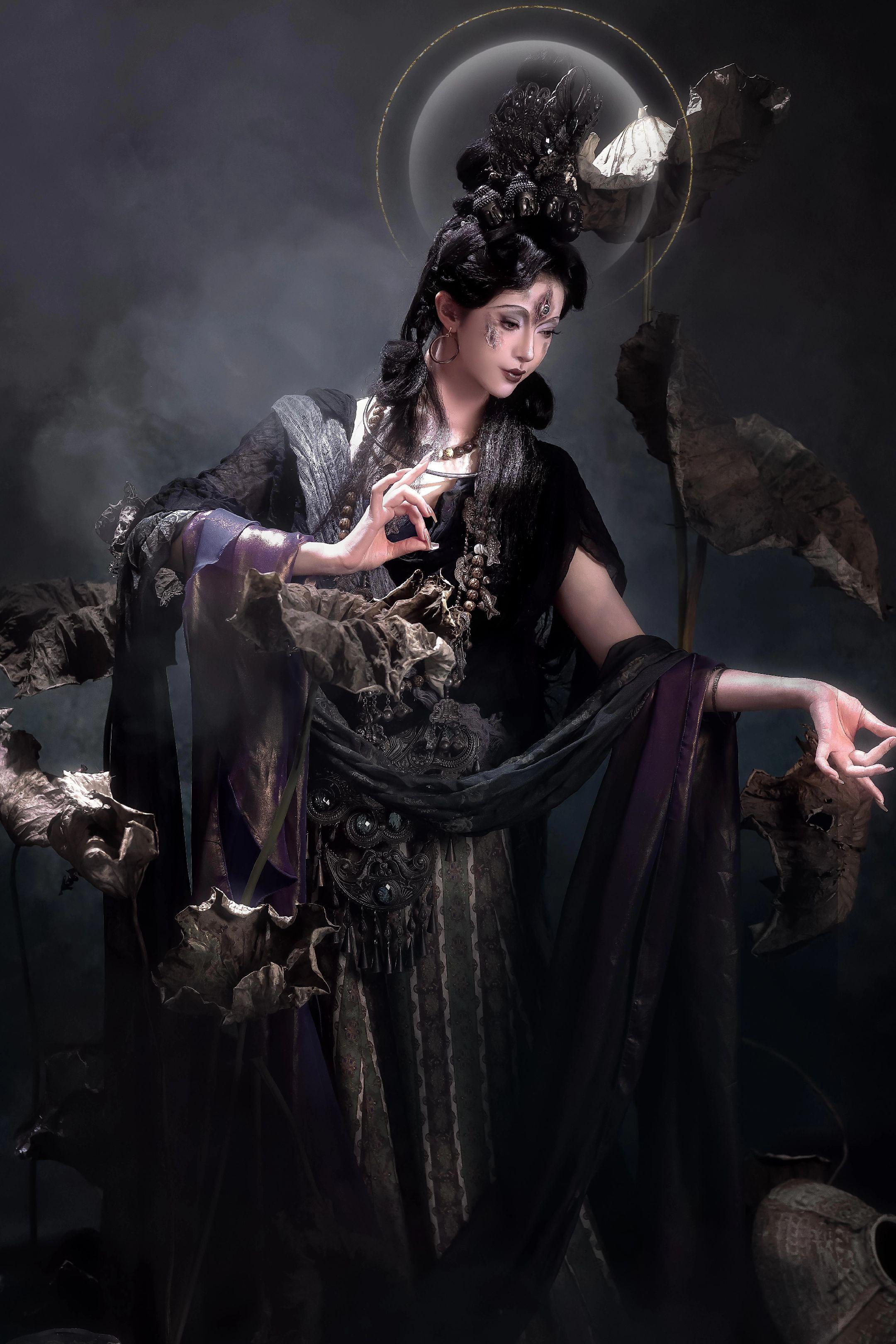 一眦开，三界寂。