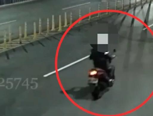 台灣发生一起恐怖伦常杀人案。新北市一对七旬夫妇，惨遭啃老族儿子乱刀砍杀，这一过程