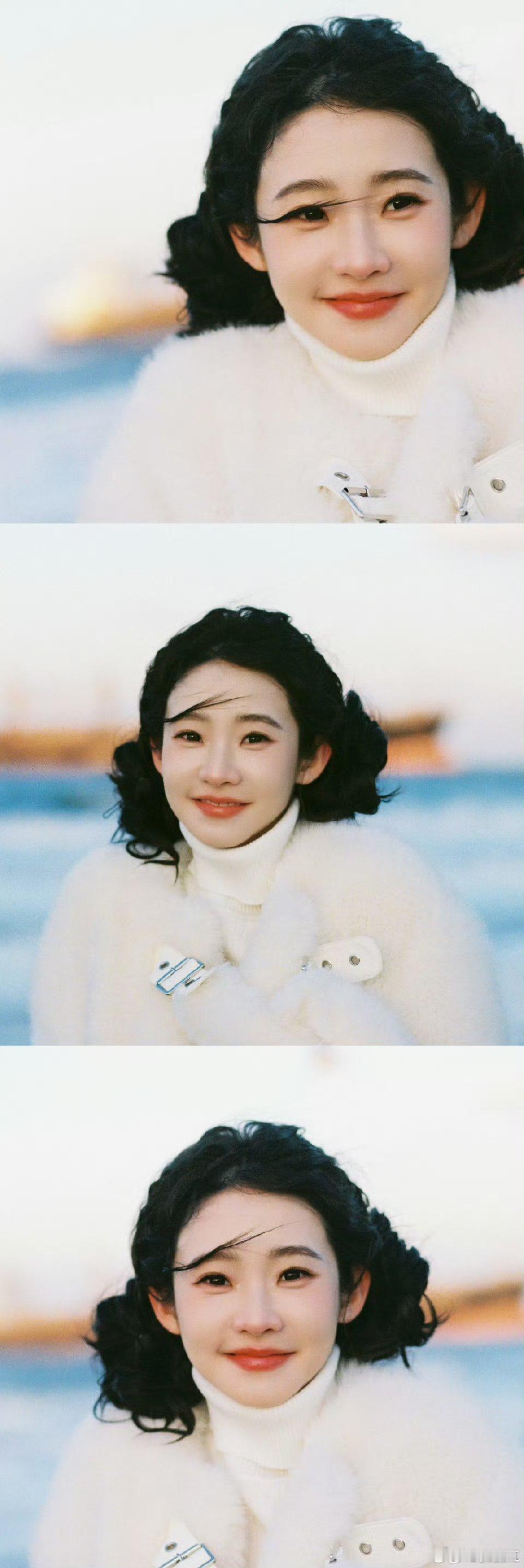 张艺凡咋萌成萨摩耶了 冬日限定可爱已上线！张艺凡海边造型直接撞脸萨摩耶，毛茸茸的