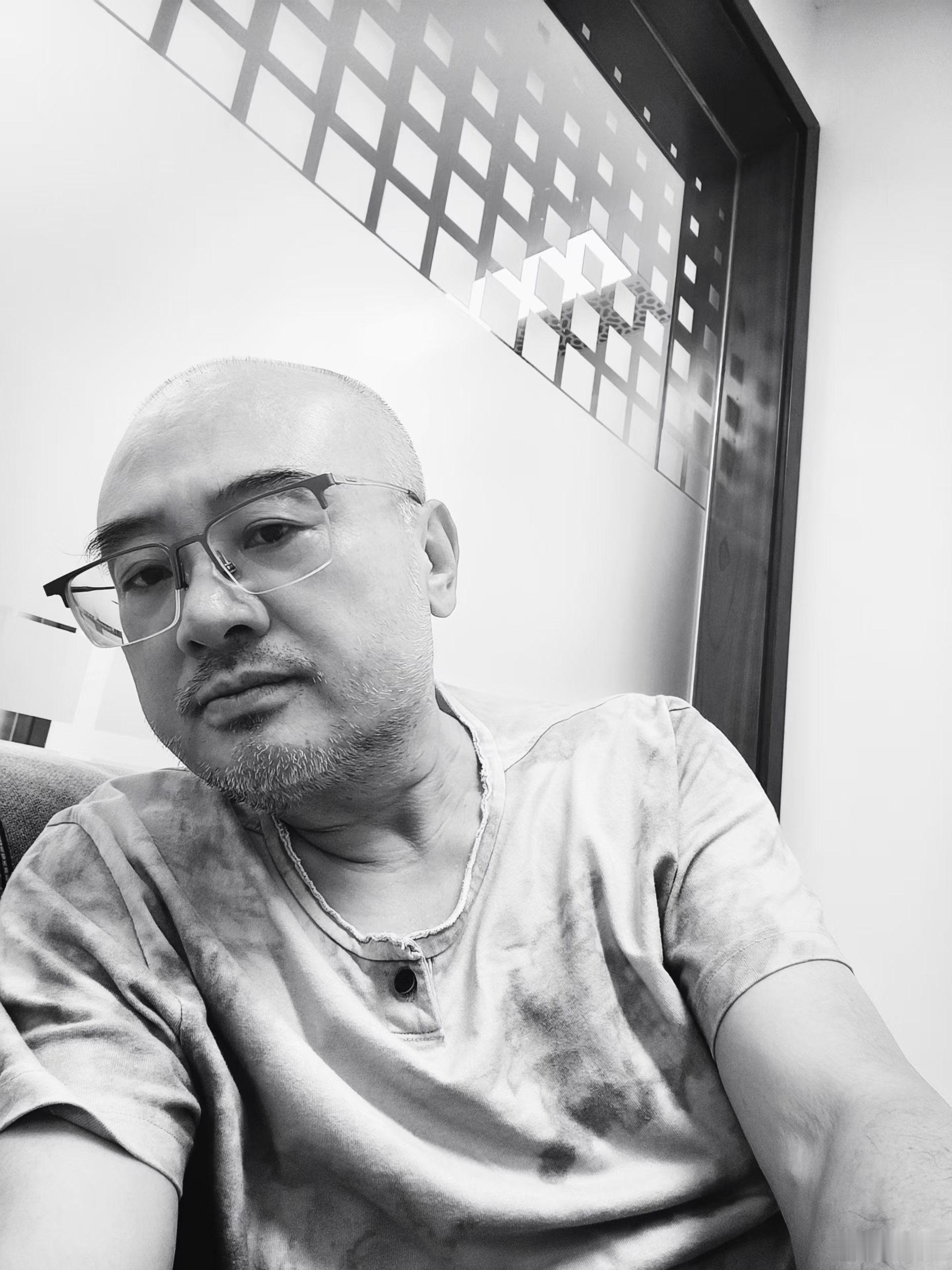 对于各界争名夺利之事，老教授是费解到头了，我用三句话总结：一，人生苦短：展抚前尘