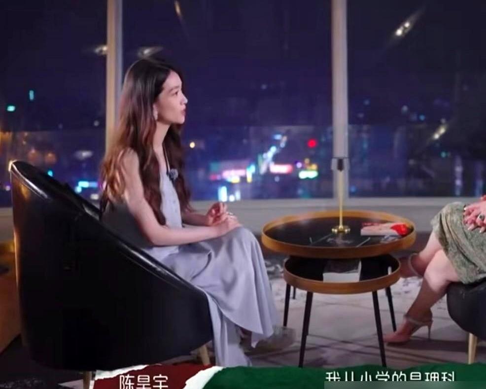 不想干就退圈？她被骂惨了。

央视直播，梅婷、田雨都在场，陈昊宇全程低头折纸，偶