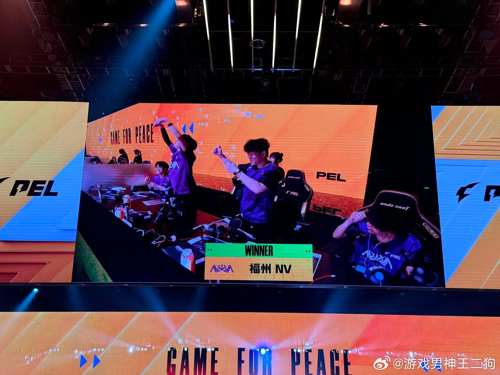 77H五连枪王独狼吃鸡PEL第七周赛点分锁定13977H单人绝境拿下五连枪王，独