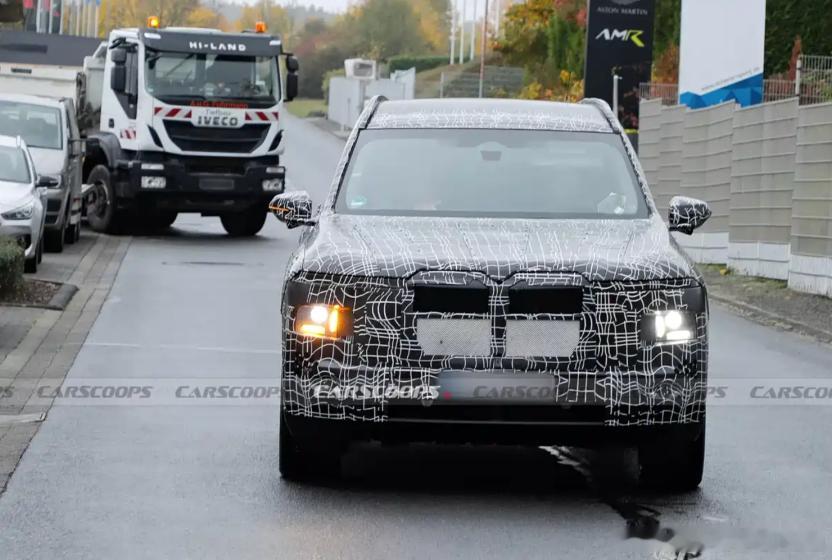 宝马新世代箭在弦上了！日前，全新宝马X7的最新谍照来袭。从图片上看，新车还是伪装