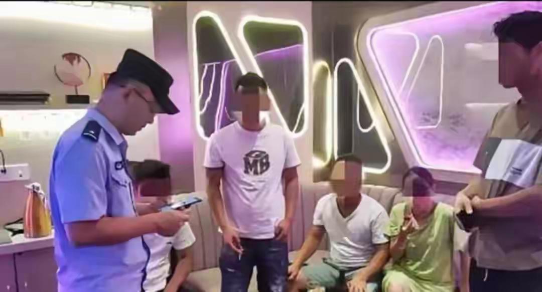 谈好500元保底小费，结账后男模嫌钱太少，领队出手伤人致女子脑震荡
 
杭州四名