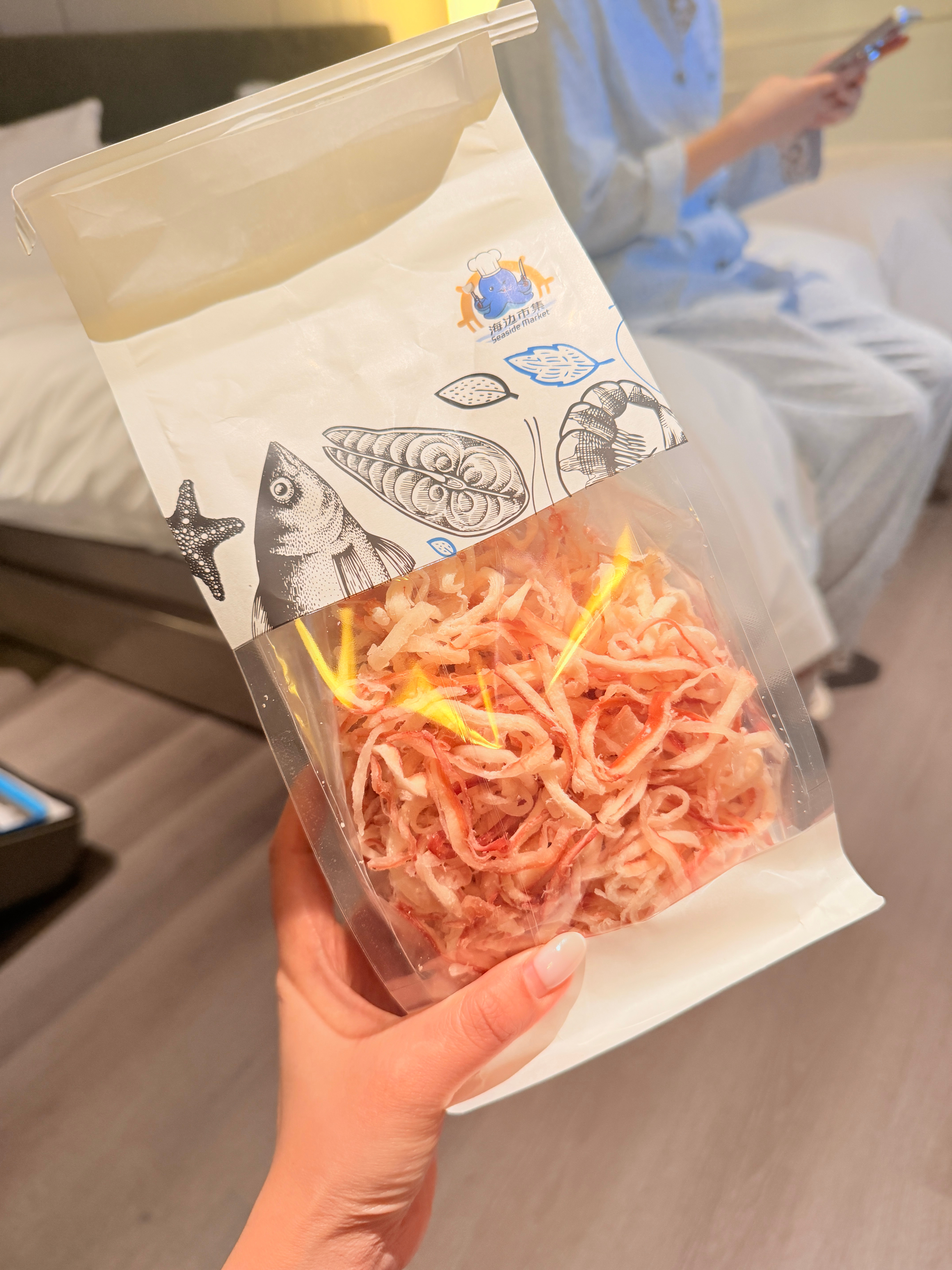阿那亚的鱿鱼丝！！！好吃爆炸💥明天我要再买点，带给我的同事们吃😋图3是我的“