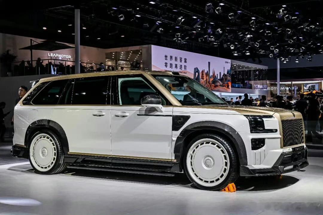 迈莎锐改装的9X卖270万这个价格才真正验证了我之前的疑惑你看后门的开门方向都改