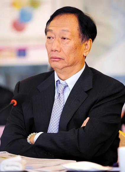 近来，郭台铭在接受媒体采访时掷地有声地抛出一番话：“没有大国支持的政权注定会沦为