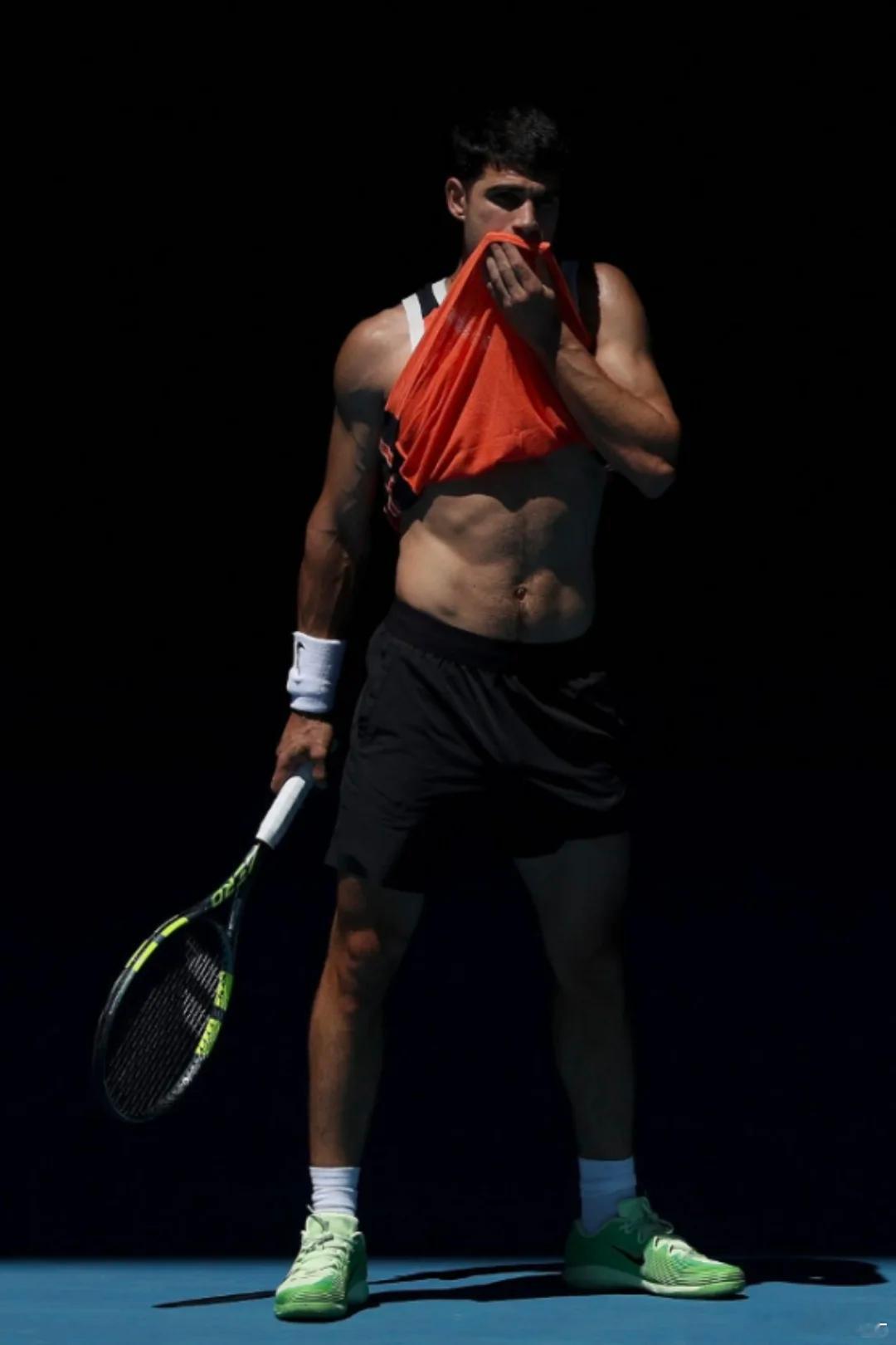 俺不中嘞 ！阿尔卡拉斯这身也太好看了！Oh！Youth！澳网2026这很澳网阿尔