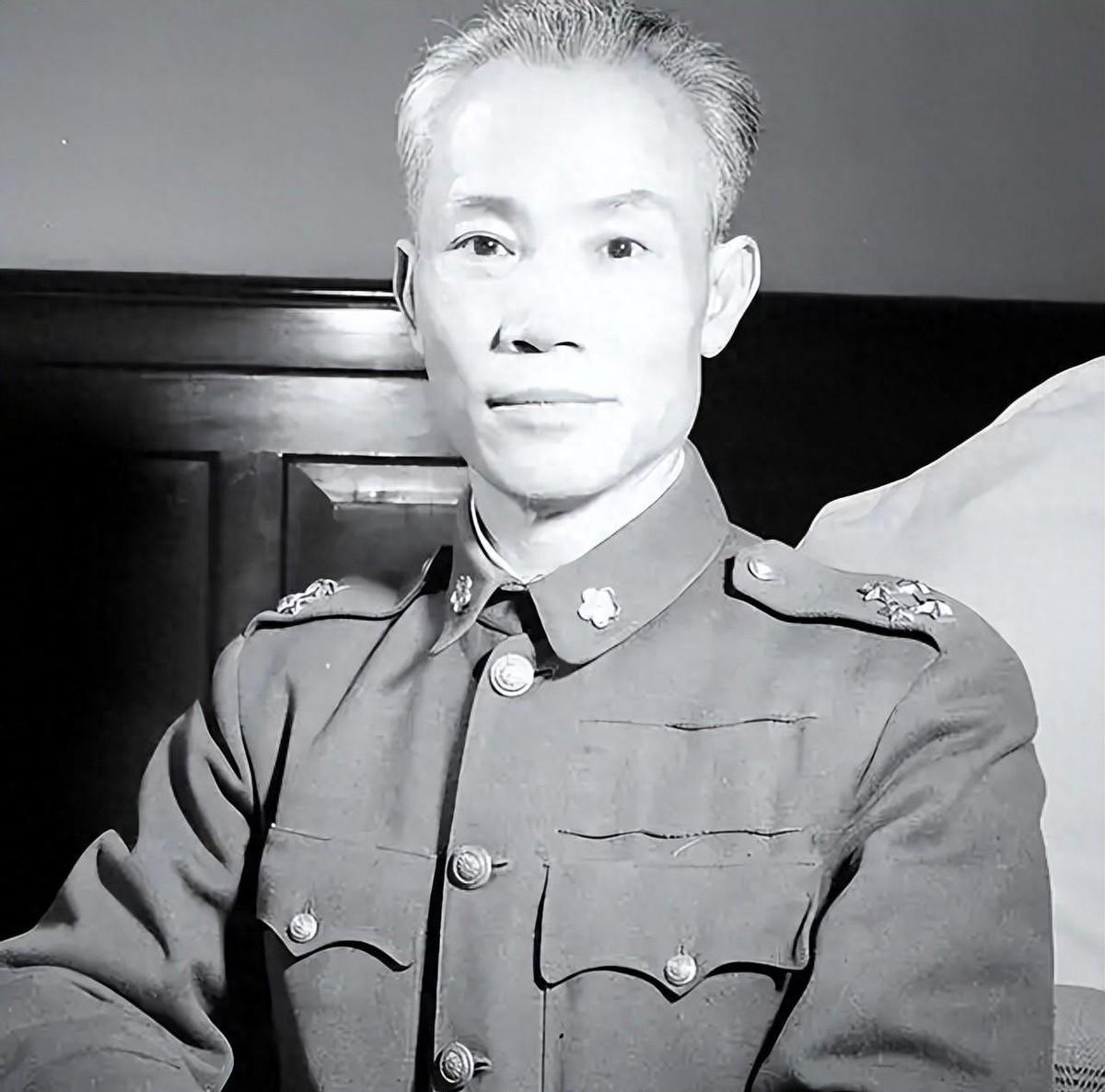 1949年蒋介石逃到台湾迟迟不敢下飞机，孙立人安慰他这里全都是自己人吗？
194