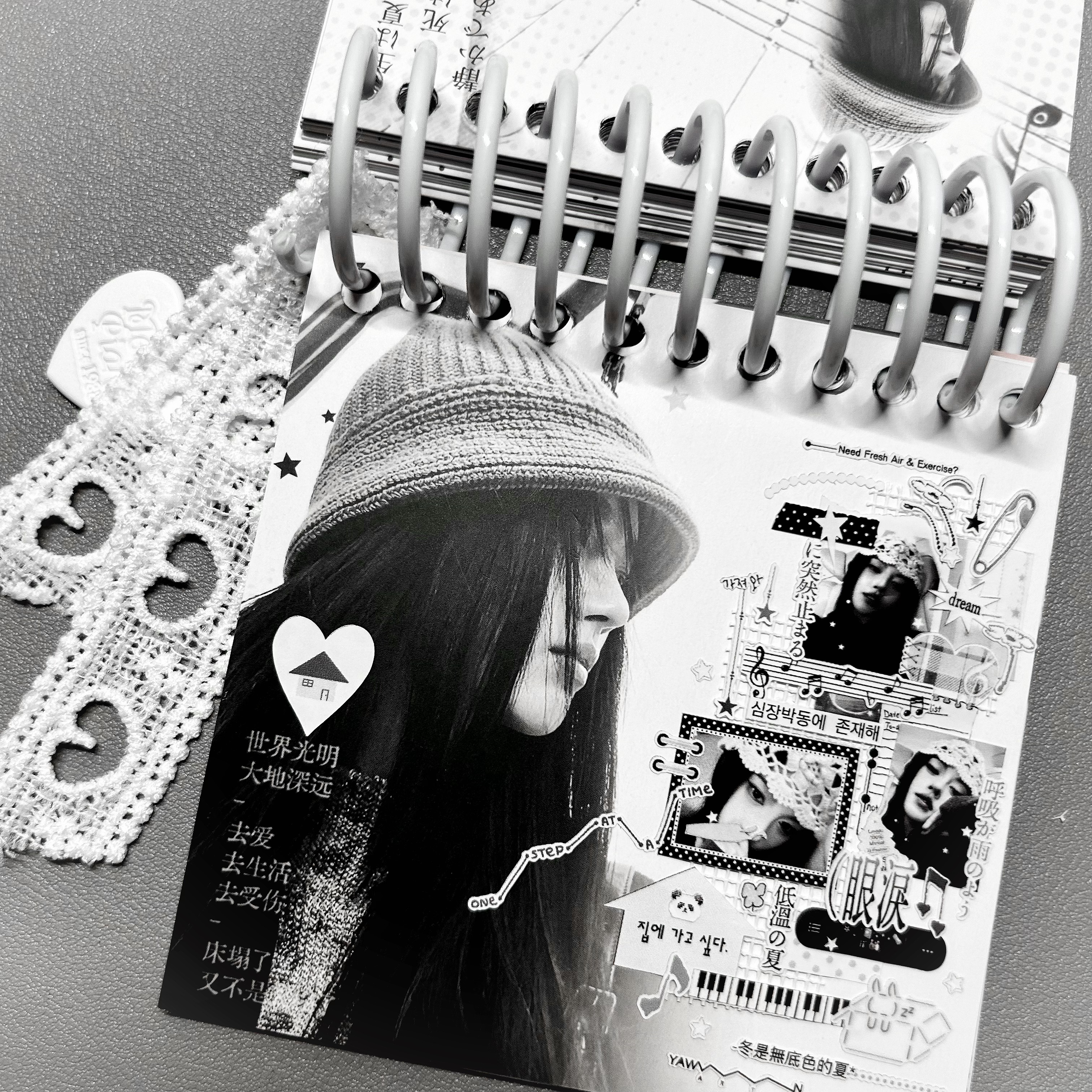 今天突然收到很多萌物和本子啊…ccl真好看！叉子真萌！我要天天用她俩吃水果 