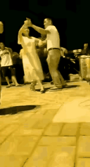 这是发生了什么，跳着跳着就打起来了[大笑][大笑][大笑]