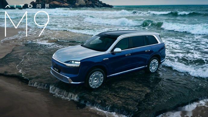 关于9系全尺寸SUV，其实配色蛮难做的，因为车身尺寸太大，颜色设计不好真的很容易