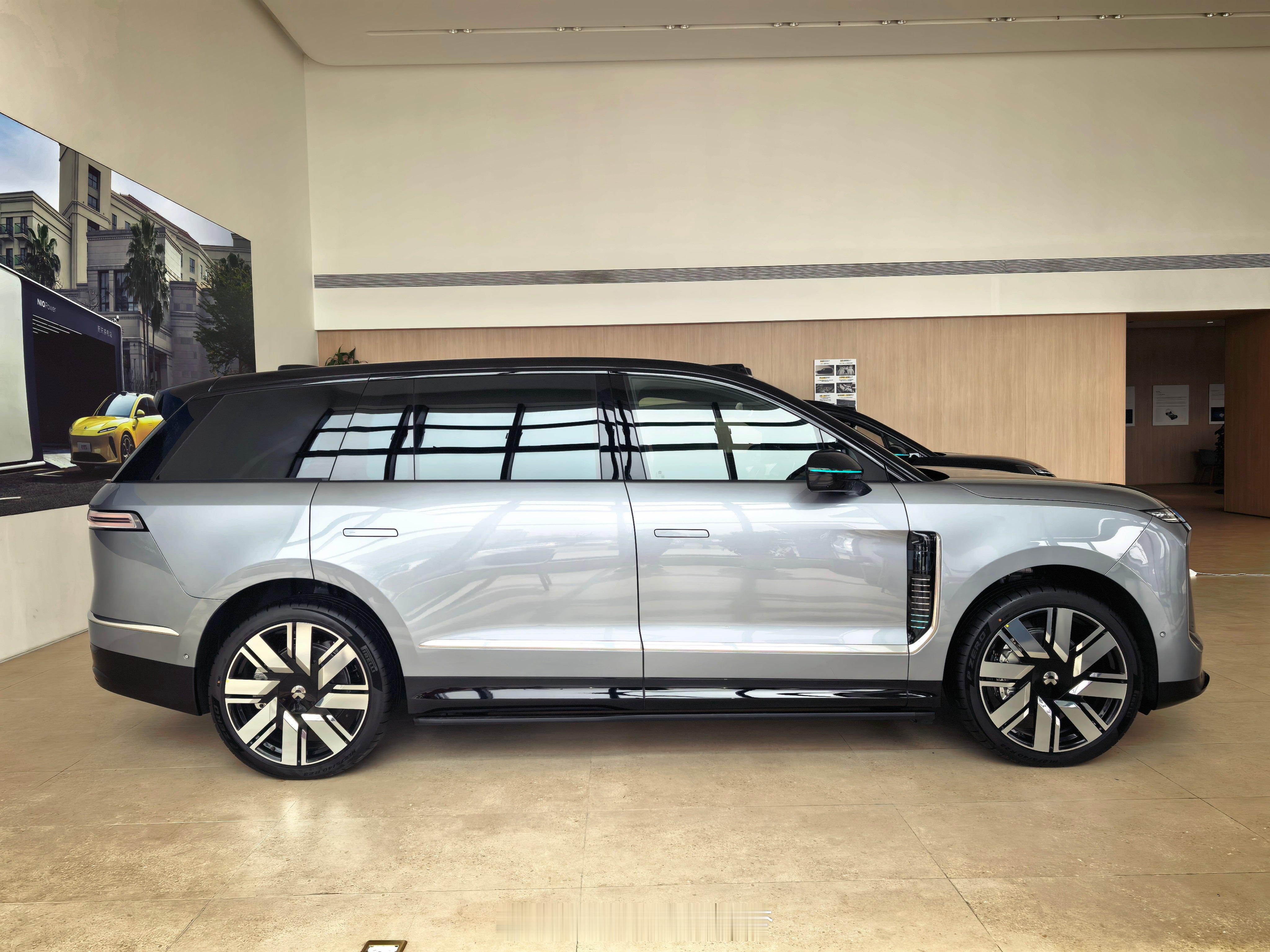 杭州发布会的余热带到了青岛，今天来蔚来体验店深度静态感受一下，但还不能试驾……