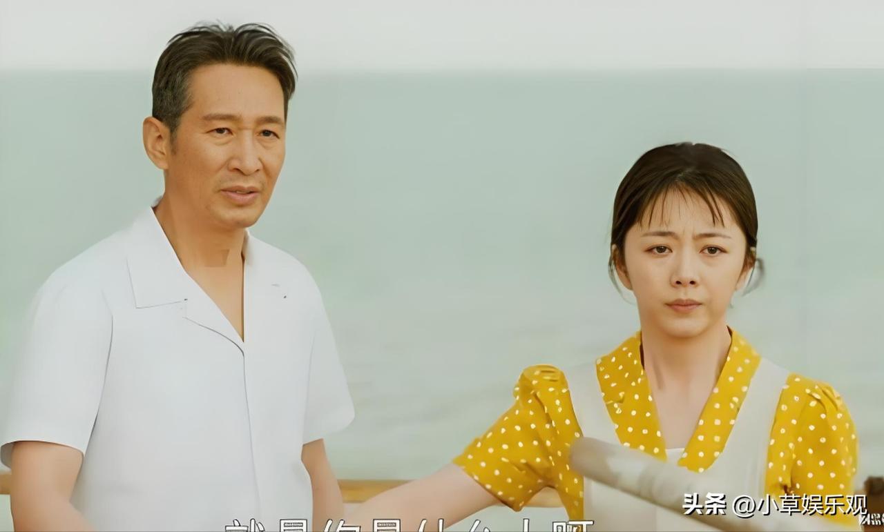 王劲松兜里揣着父亲老照片演戏，谭松韵发文泪崩：自卑总把爱拖成曲折。戏里他是清贫正