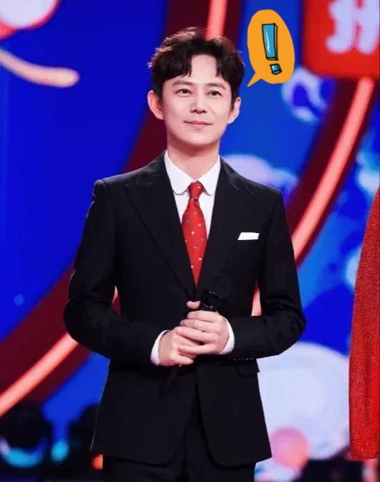 多读书到底有多有用？看何炅元宵晚会这波教科书救场就懂了。
 
湖南元宵直播现场，