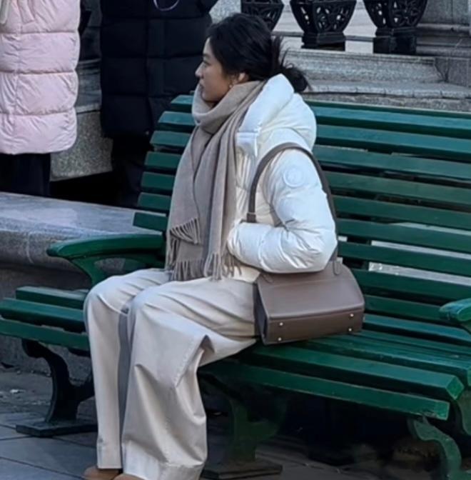 井柏然孙千拍摄新剧《早春晴朗》，期待早日看到新剧！ 