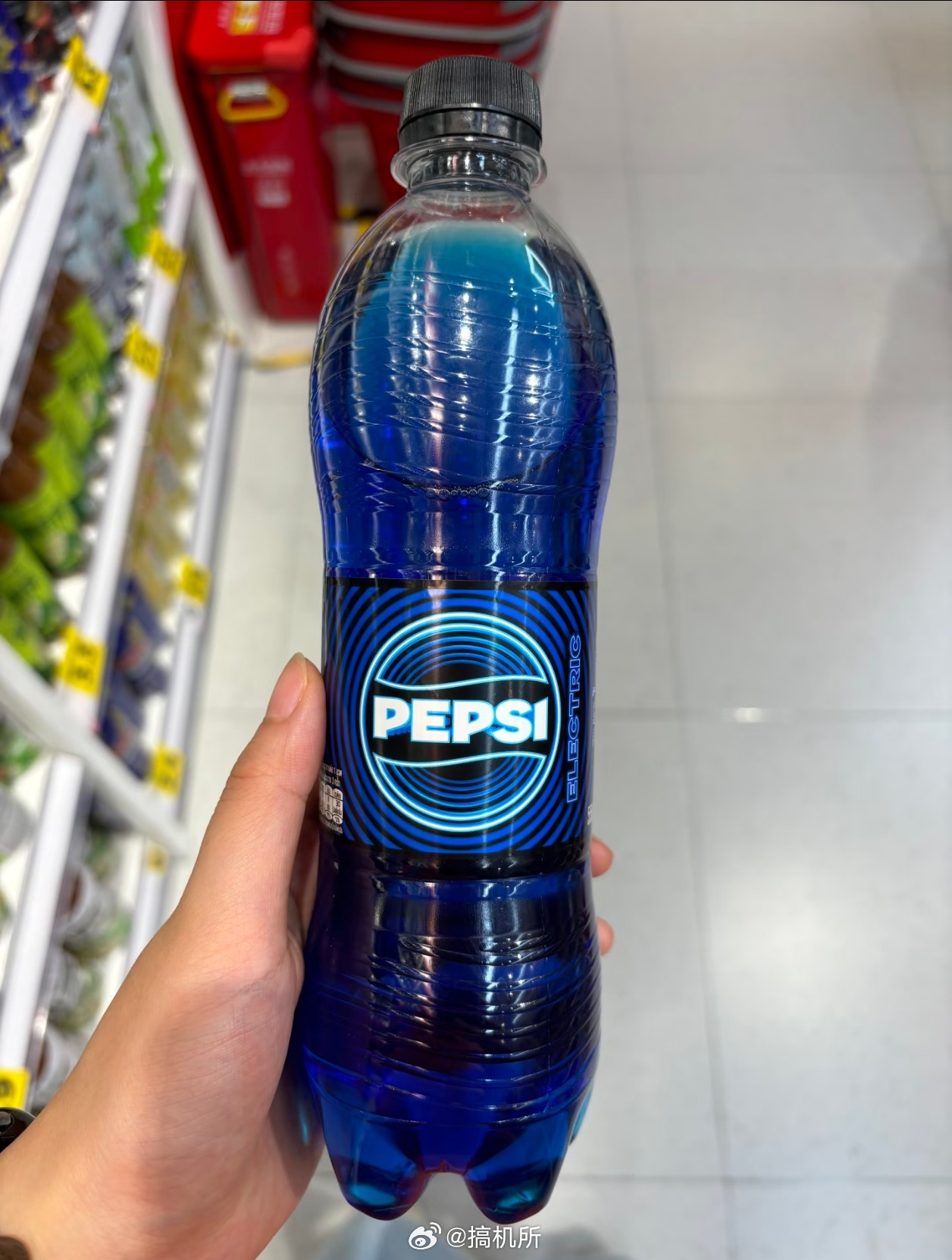 蓝色果然抑制食欲依稀还记得以前的蓝色可乐，跟洁厕灵似的