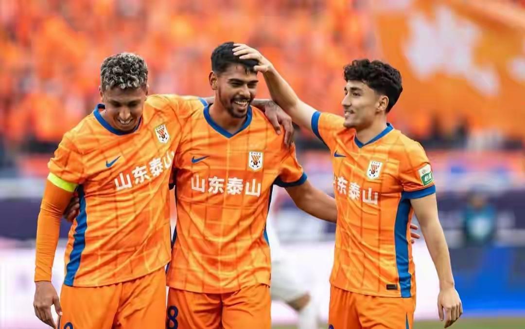 虽然北京国安和山东泰山一直打的很热闹很有话题，但京鲁之战也算是中国足球比较有积极