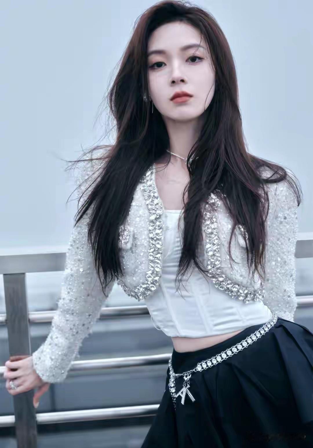 看了陈瑶演的九门，总感觉她哪哪都好，完全挑不出毛病，但有一点她太瘦了，女人体重在
