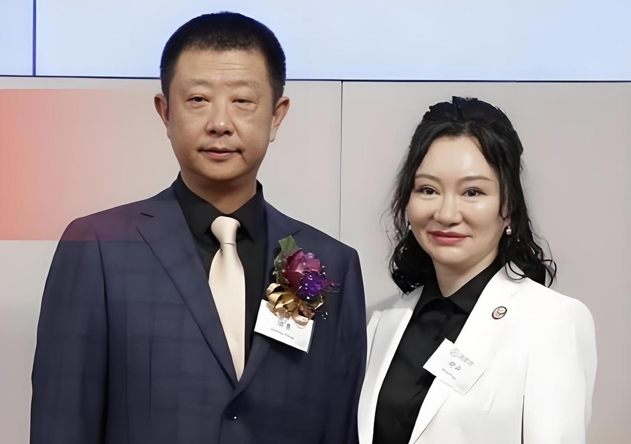 四川一女子为给哥哥还债，不惜陪伴老板24年，没想到老板后来大手一挥，女子身价直接