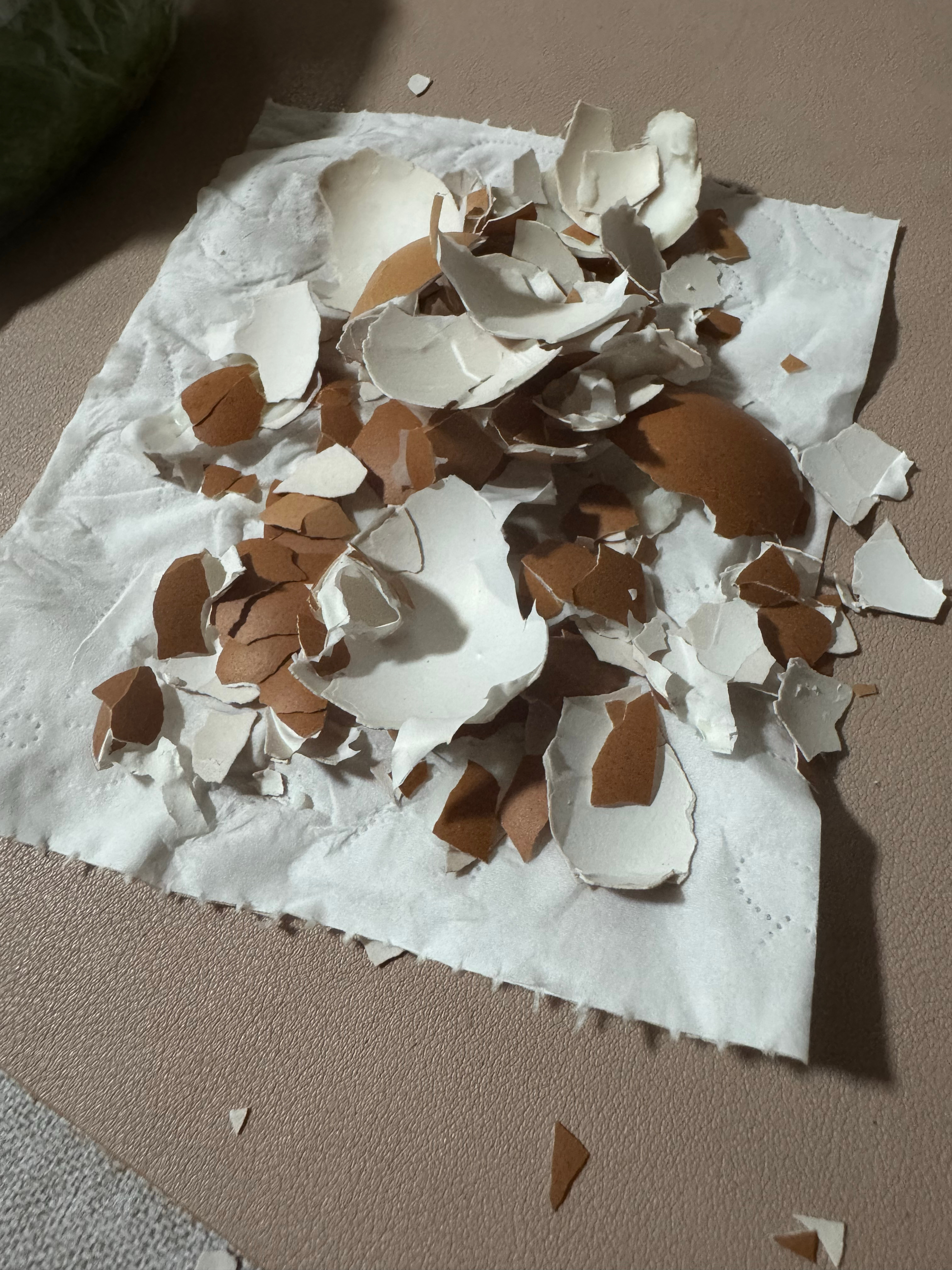 吃了三个大鸡蛋然后成功把自己寻麻疹吃复发了 