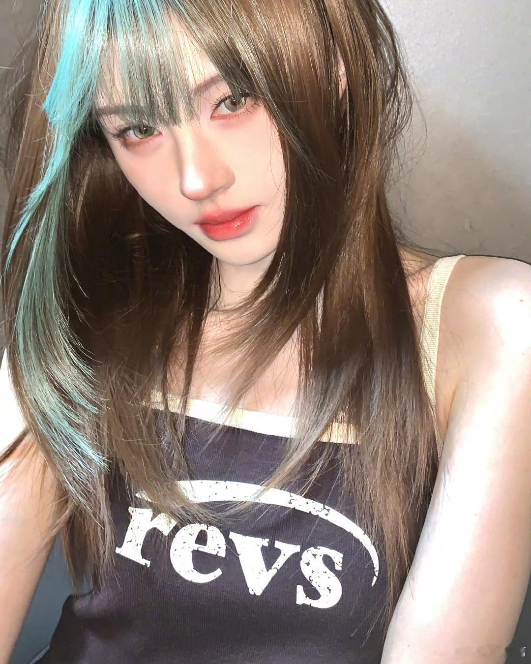 鞠婧祎阿黛jjy鞠婧祎来战jjy“喜欢夏日的晚风，雨后的彩虹，星星点点的夜和每时