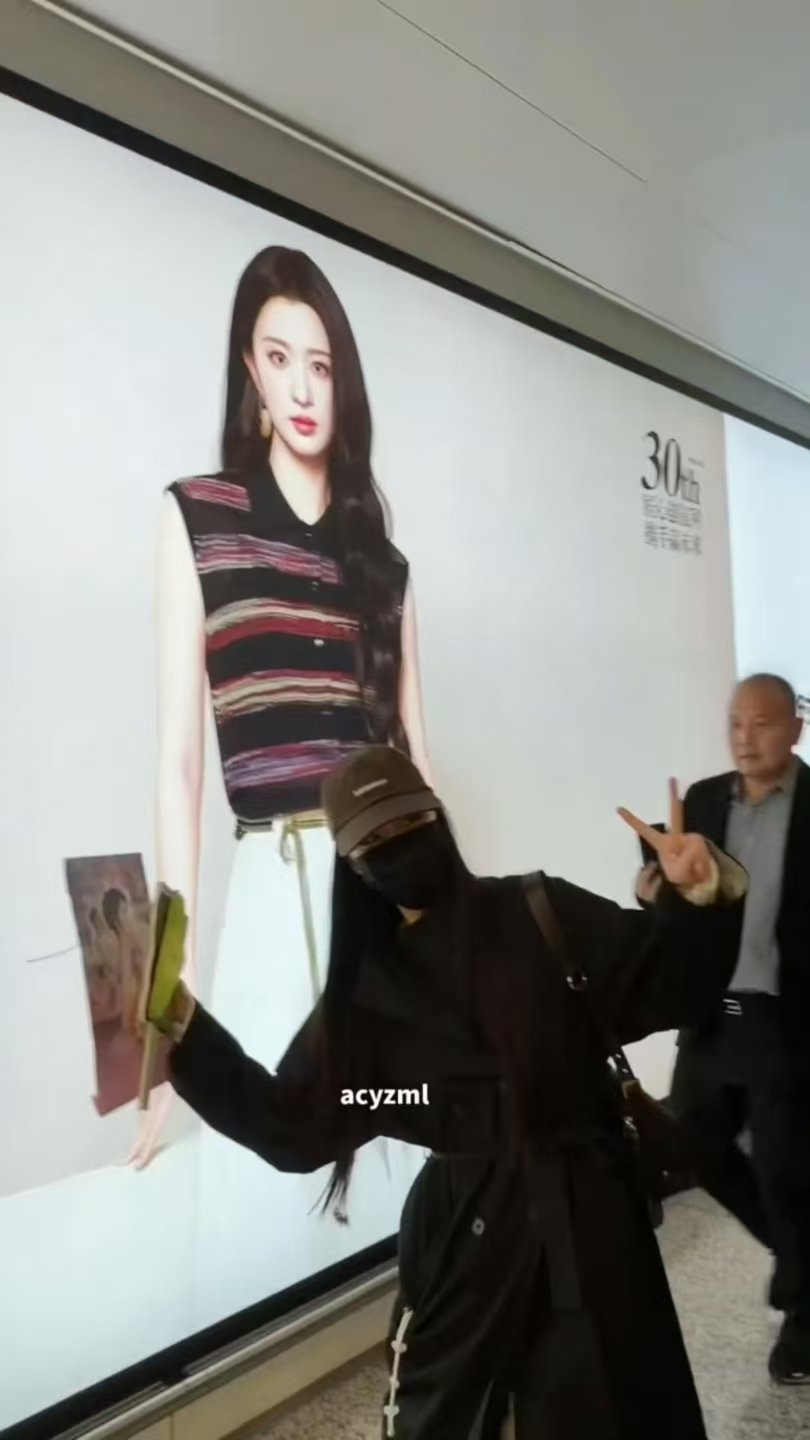 王楚然和大屏合影王楚然和大屏合照咋这么萌！ 