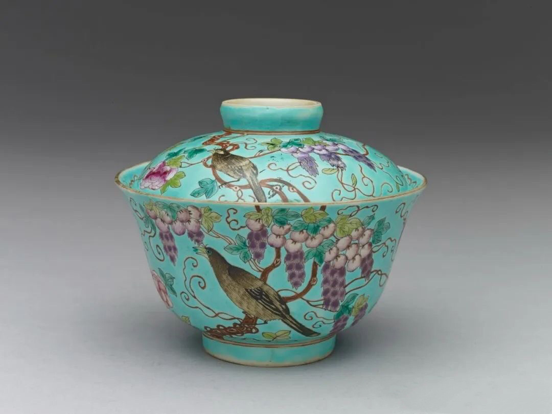 地位越高，架子必须越大，太过谦虚手下的人反而瞧不起，人性就是这样的。弘光帝有一次