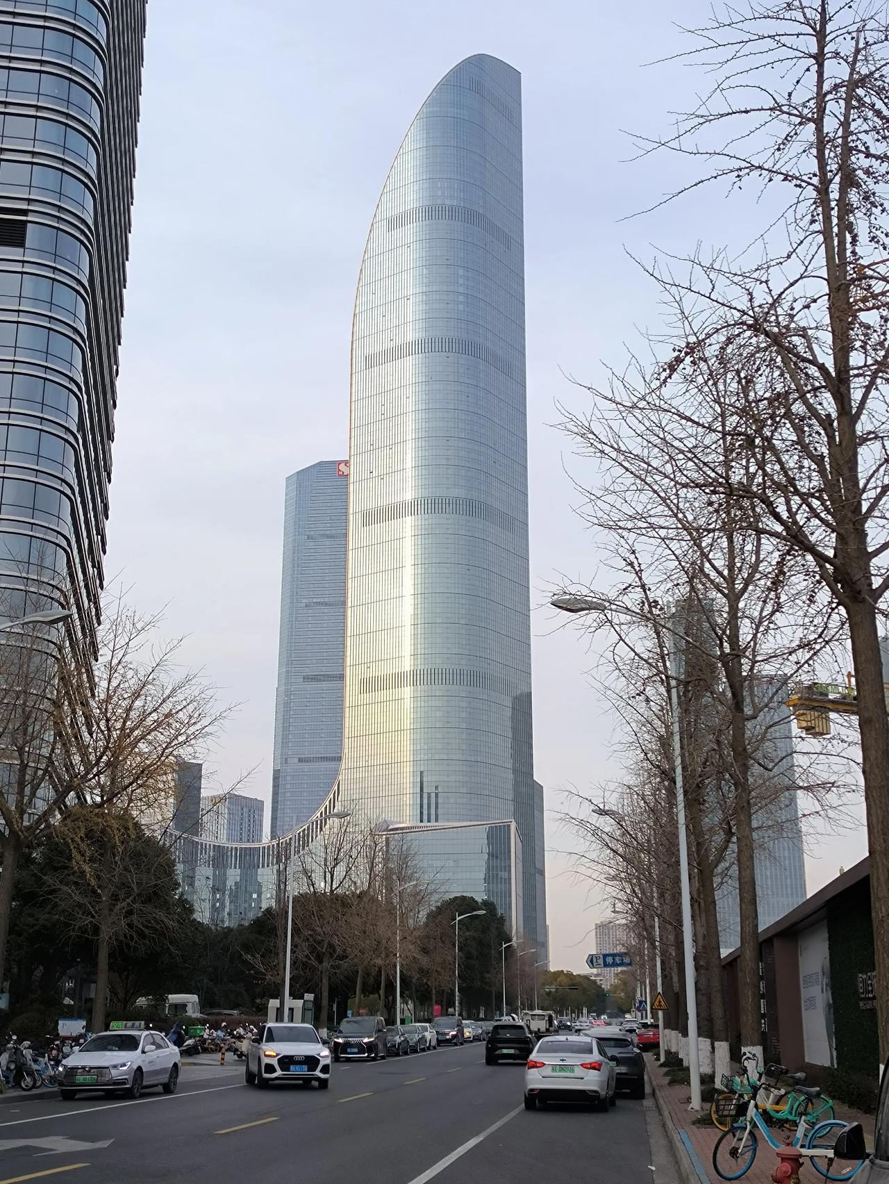 我从来没有看过他的直播，这一点无法证明。
为什么是丈母娘喜欢董宇辉，而不是老丈人