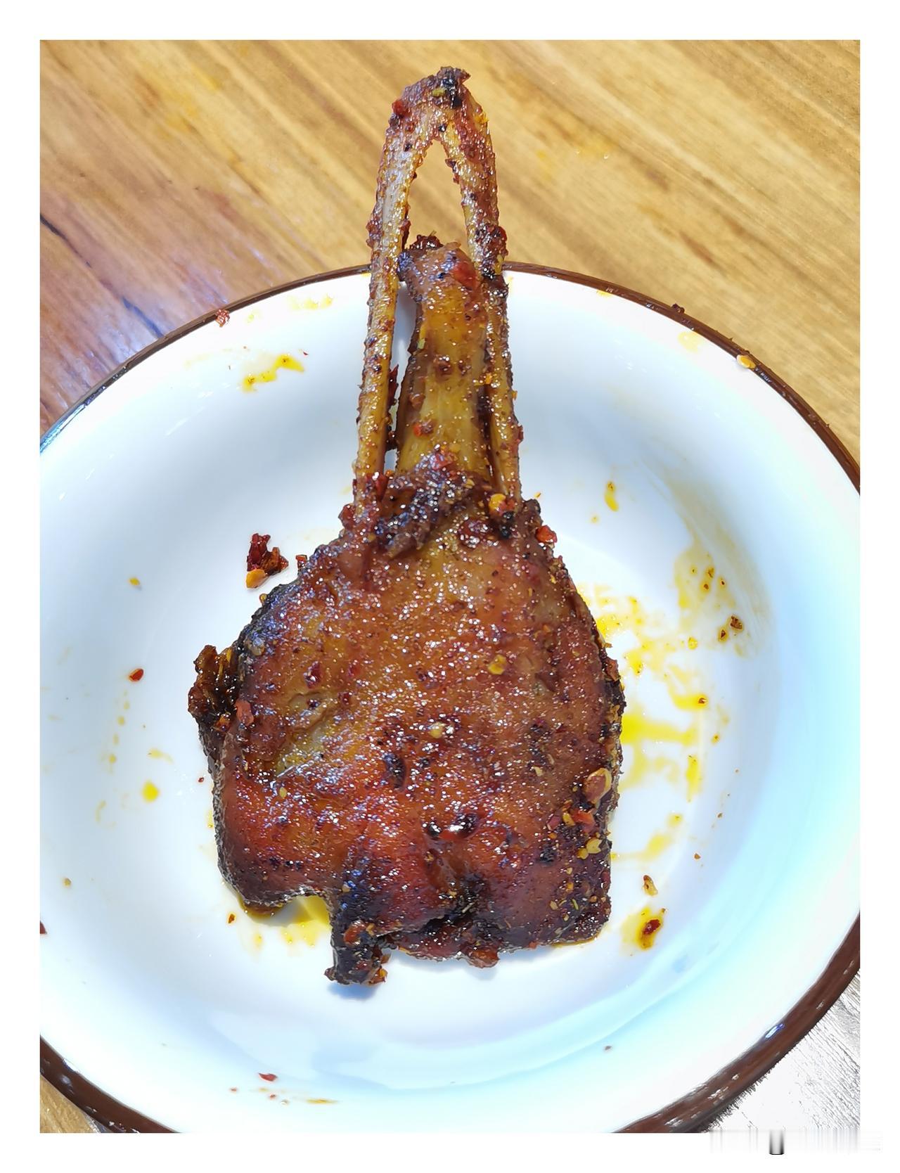 怪味干锅就餐记

俗语，“官吃鲁，商吃粤，文人吃淮扬，贩夫走卒吃川湘，游子吃故乡