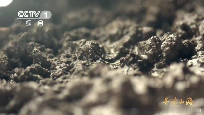 兰州种韭黄要盖被子兰州韭黄为什么自来卷 兰州韭黄茎粗叶黄品质优，获全国认可。麦草