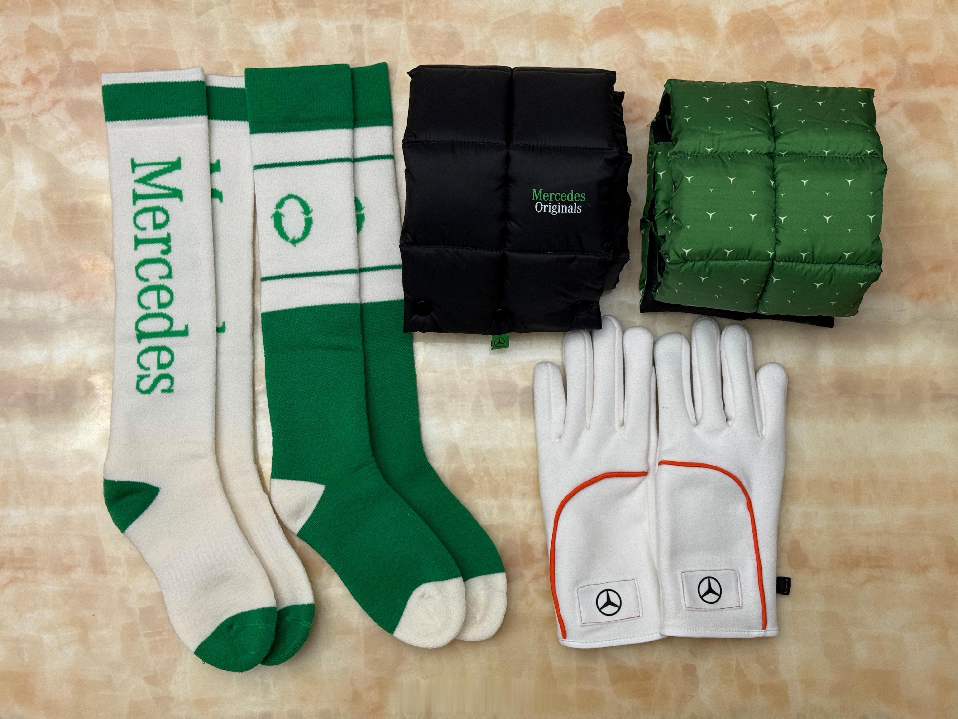 奔驰140年生日快乐庆舍的宠粉计划本周加送一套奔驰保暖装备愿各位在寒冬里有暖心的