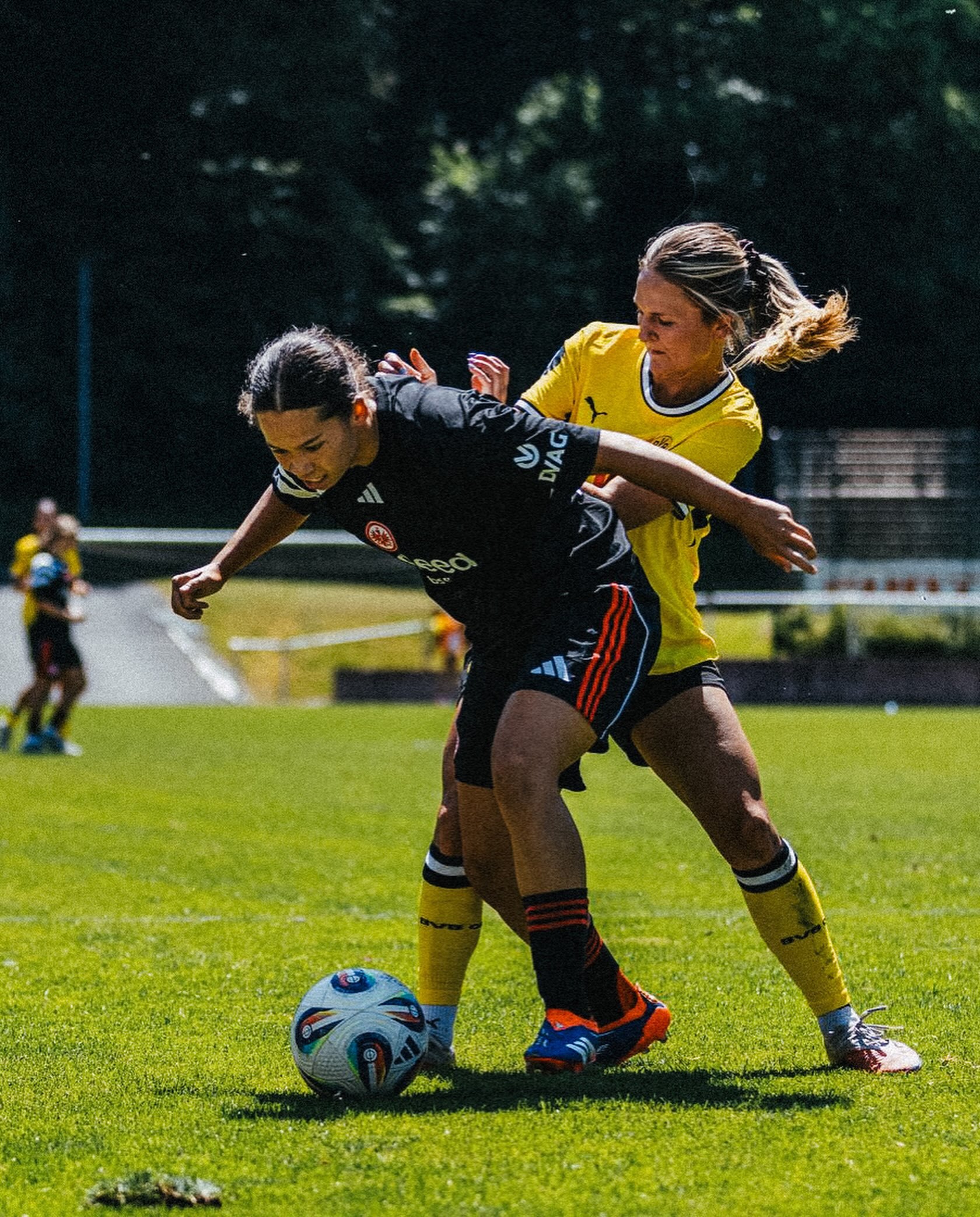 💪🏻新援，首秀，and then 进球！💛🖤我横女足的首场热身赛，以5-