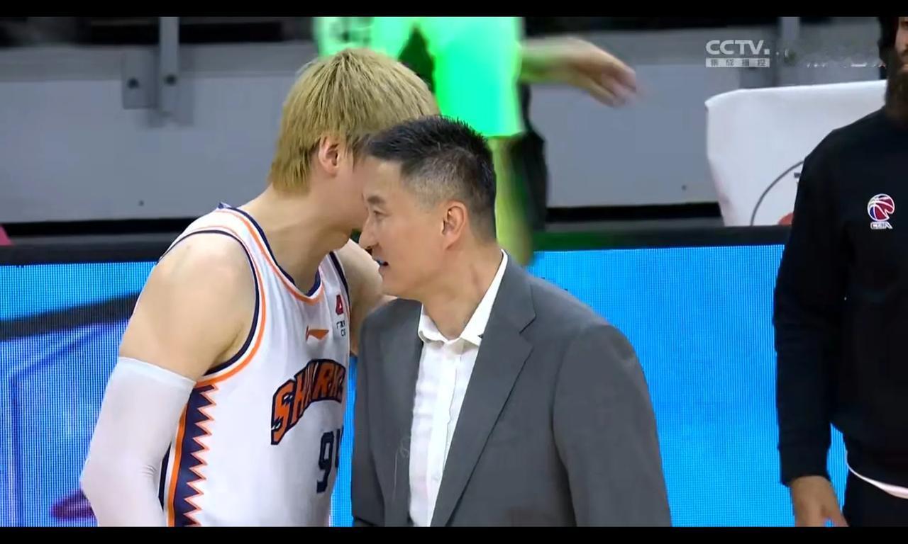 沃特斯三分球太准，王哲林各种失误太多，赛后还和杜锋说相声

王哲林今晚拿下30分