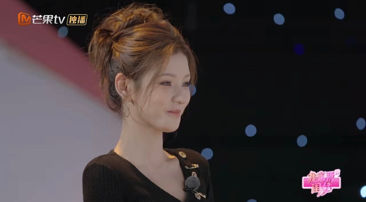 张予曦和妈妈对视一秒破功 没有深情只有搞笑！张予曦一句灵魂拷问打破对视氛围，妈妈