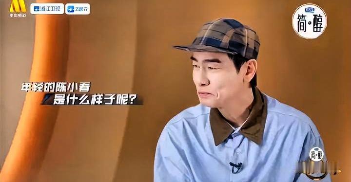 陈小春连怼导演四次，不是真性情，是懒得装了。

导演举着提词卡凑到他面前，问家庭