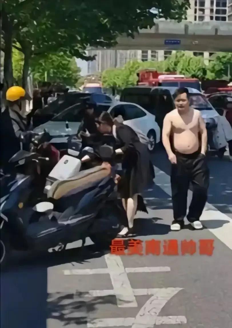 【代价太大】
一位母亲：用我女儿的生命换来全市红绿灯维修。
30码速度，被禁止进