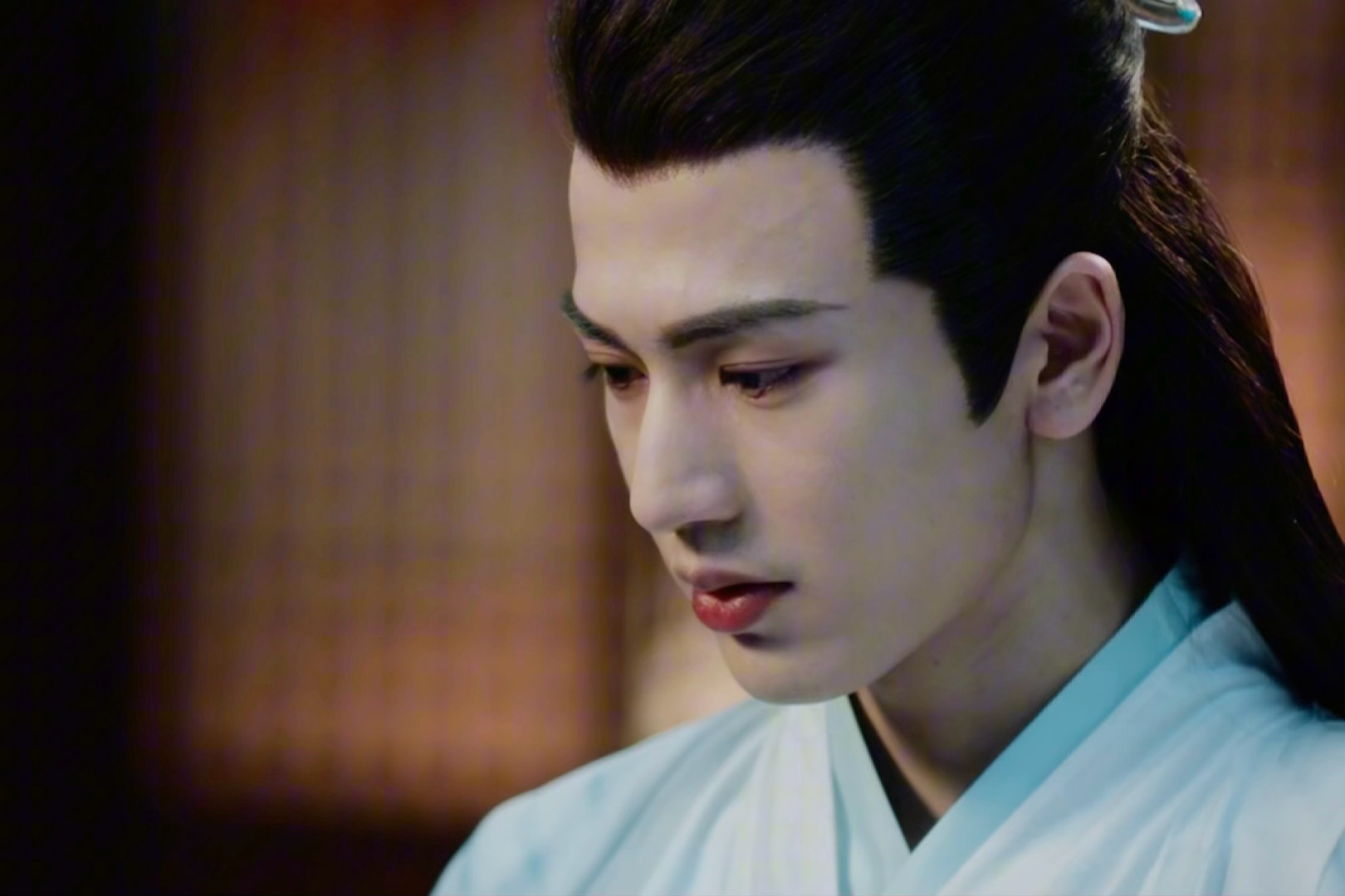 「我恨明月高悬 为何不独照我」站在故事的开头望向他们必输的结局……内娱不同风味爱