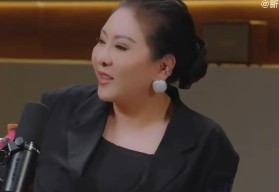 向太不满易立竞采访向佐 访谈中她直言，对易立竞此前采访向佐的那期节目十分不满，看