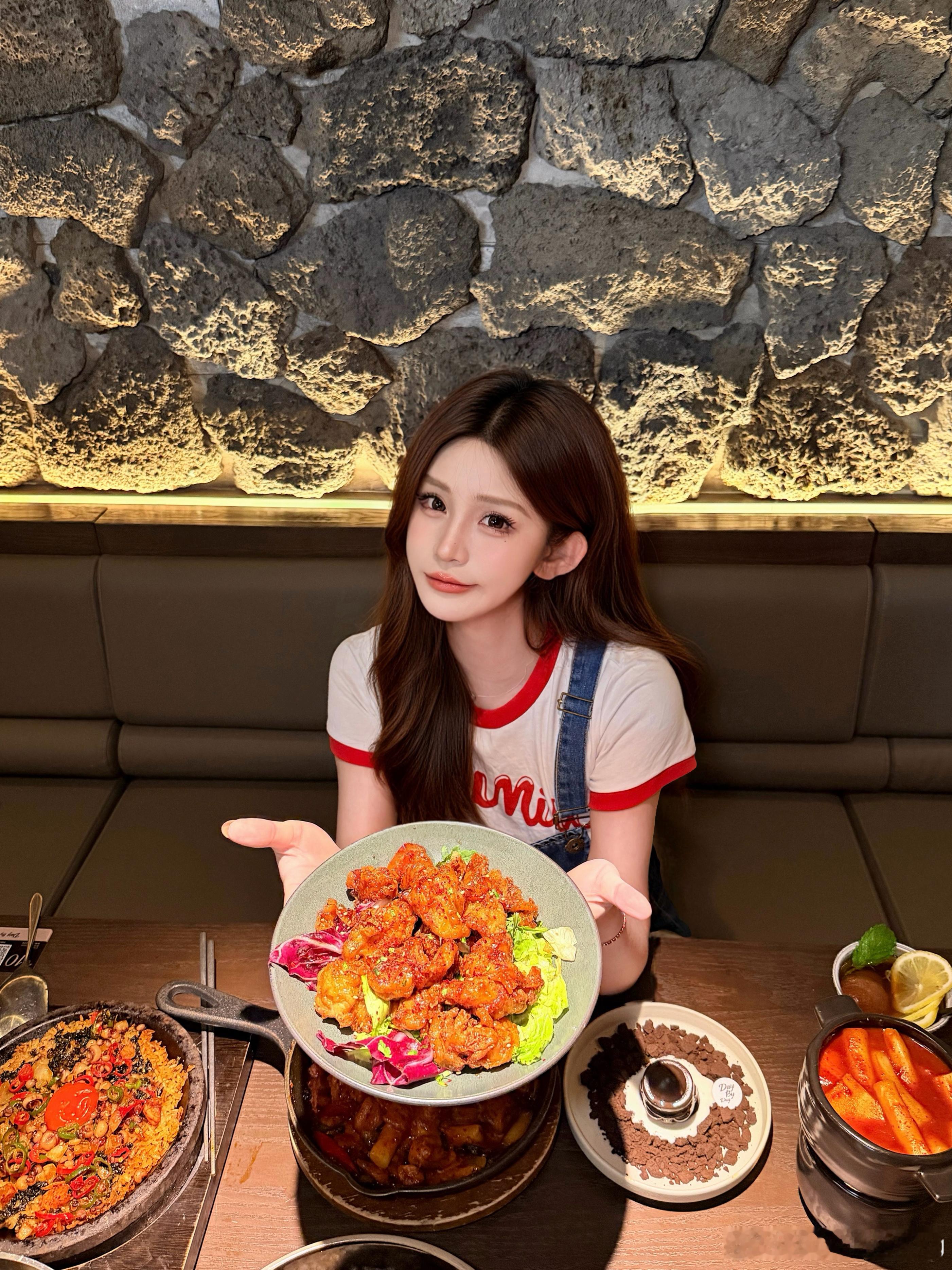 人家夏天都是没胃口吃不下去饭 我夏天只要宅家 一天吃三四顿 吃完再吃点甜品我服啦