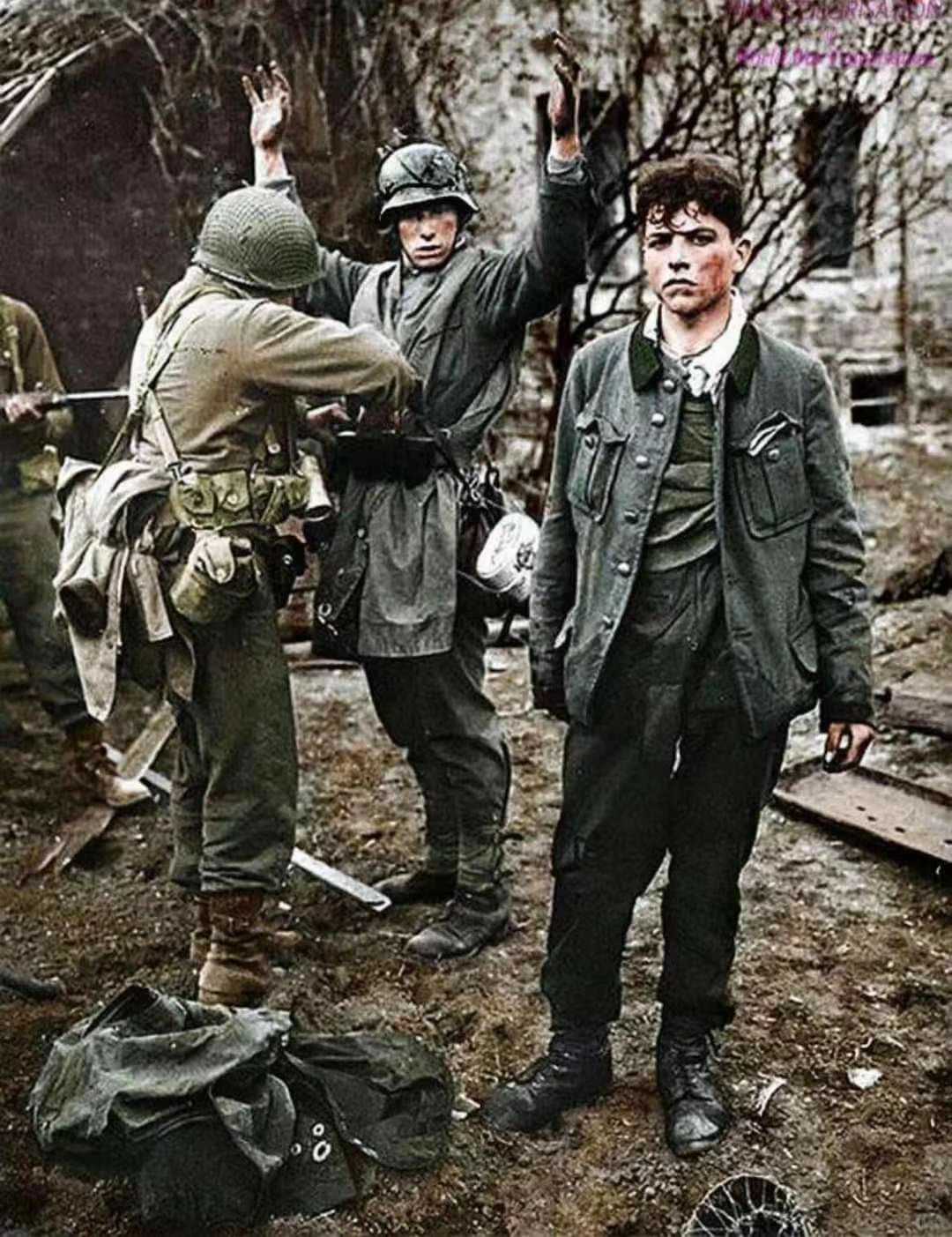 1944年在西线2名被俘虏的德军年轻狙击手