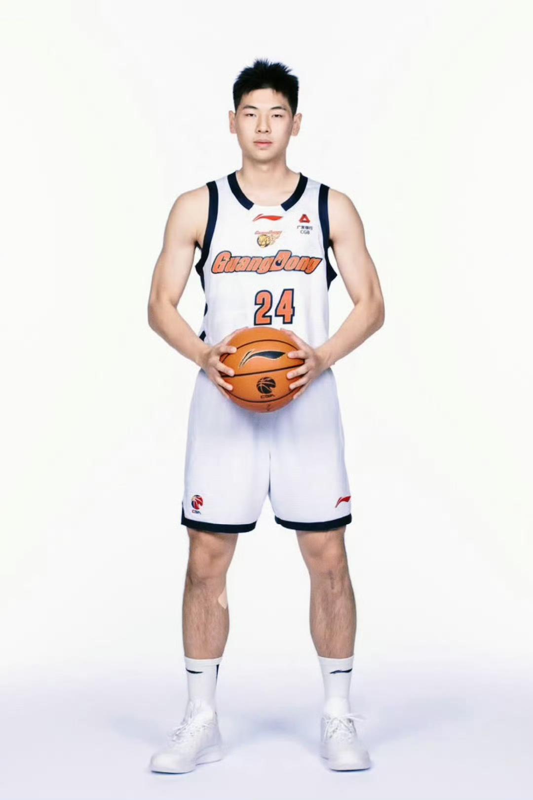 广东东阳光终于迎来一个好消息，据权威媒体透露，广东小前锋崔永熙已经基本伤愈，并进