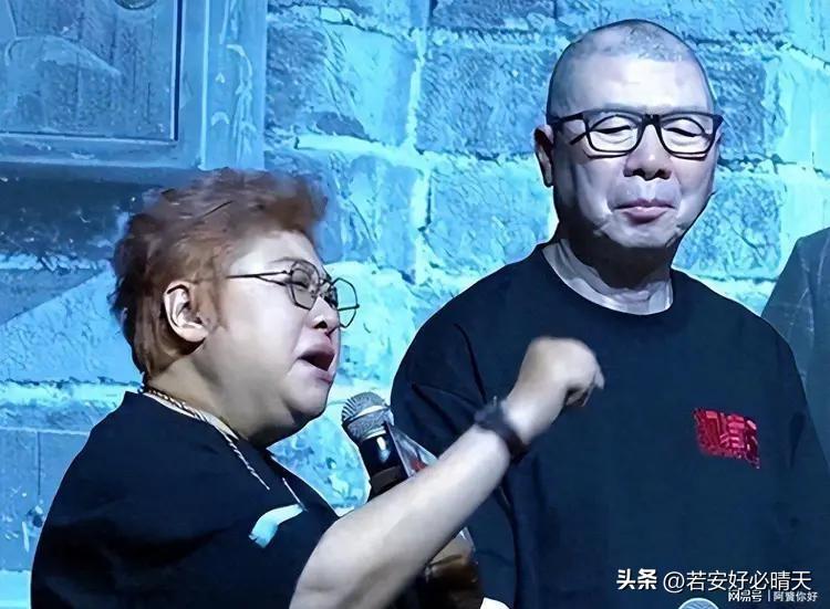 韩红走个面事件到现在过去那么久了，我发现一个很奇怪的一点，作为事件主角之一的老冯
