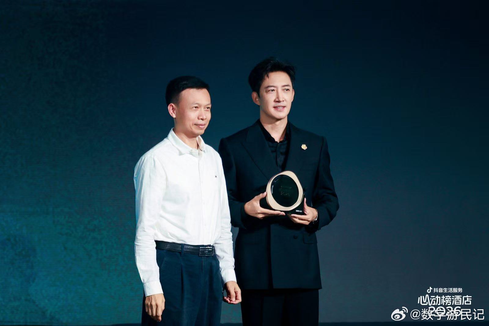 王阳把熟男气场带到了深圳刷到王阳分享和家人度假感悟：好的出行是抽离忙碌，拥有完整