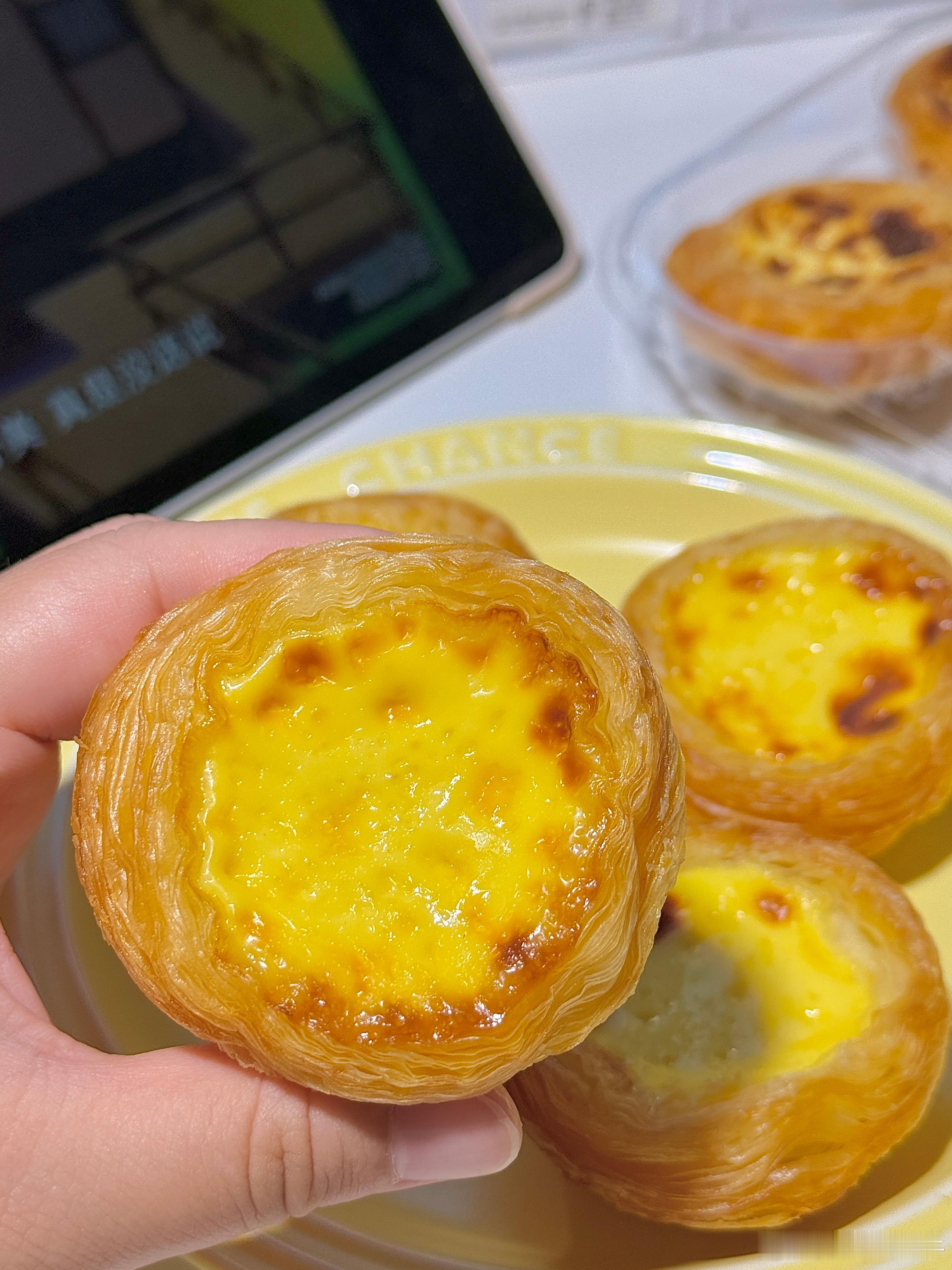 成都人爱吃的清洁标签蛋挞超好吃成都吃货速码！这款清洁标签蛋挞太绝，层层酥皮一碰掉