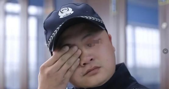 2019年，湖南一男子13年间多次被捕入狱，期间无人探亲，当狱警询问该男子时，男